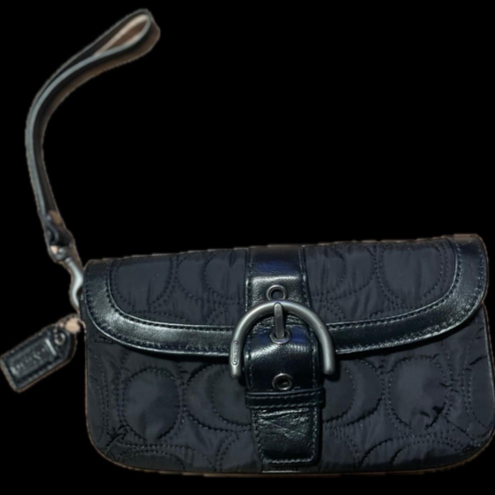 COACH Signature Quilted Excellent condition Black Wristlet Leather Trim clutch
